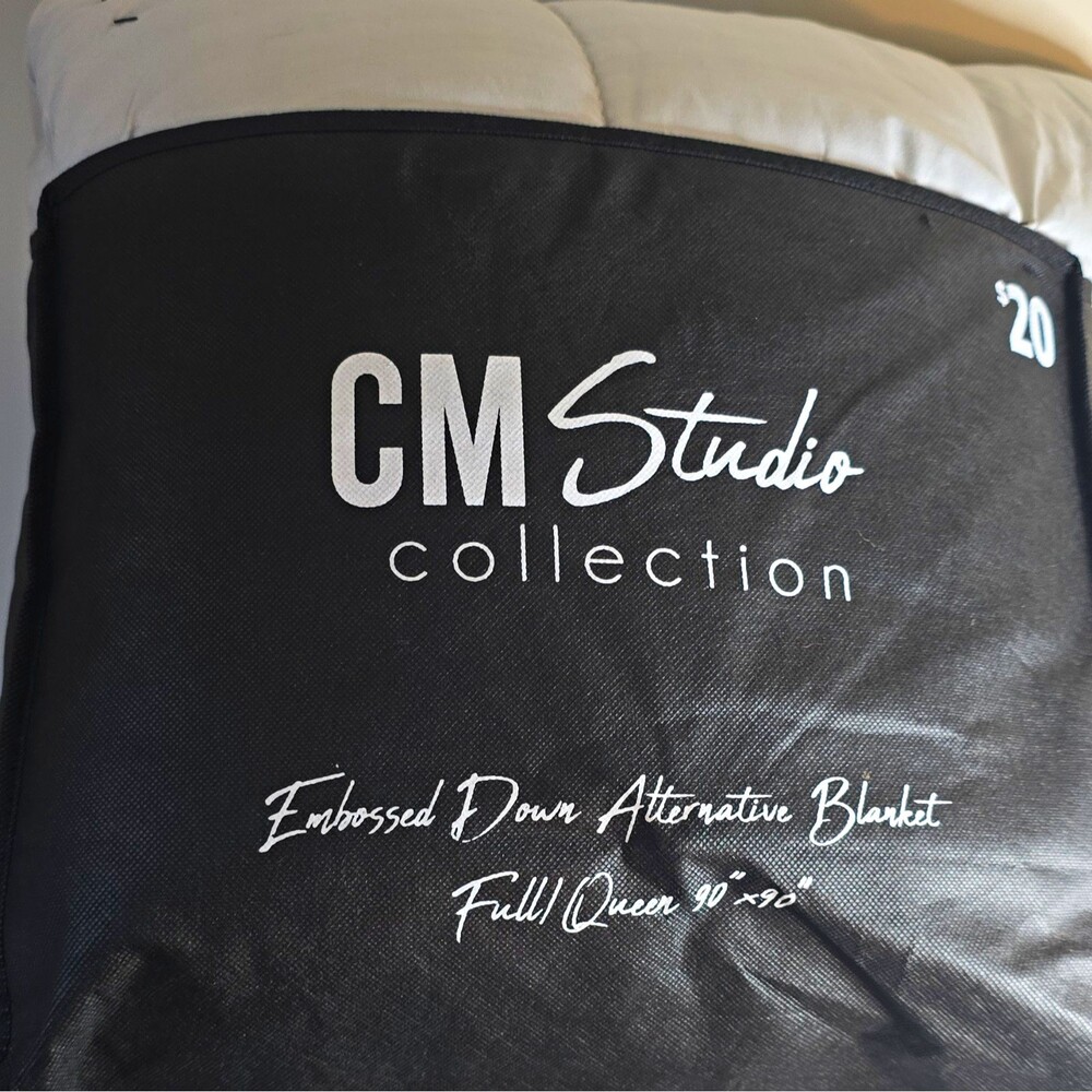CM Studio Collection Solid Down Alternative Blanket Full/Queen 90x90 Black/White